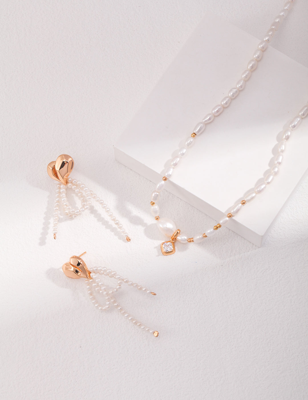 Aphrodite Pearls Necklace