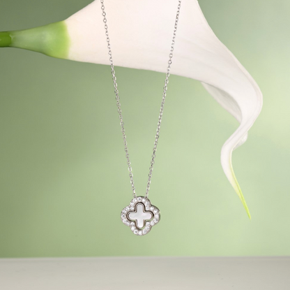 Clover Pearl Necklace in Sterling Silver