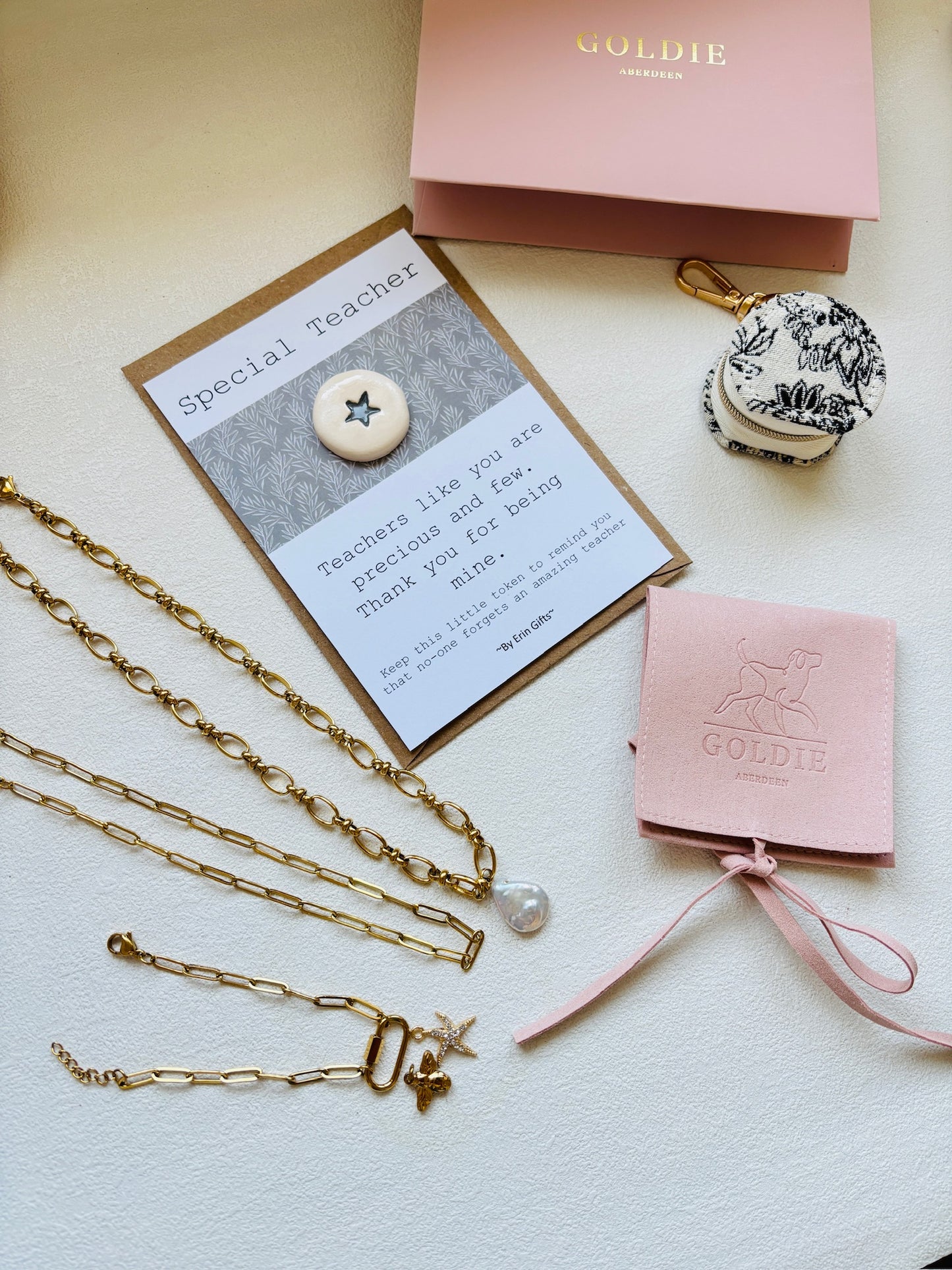 Mini Travel Jewelry Case – Elegant Portable Jewelry Box with Keychain Clip