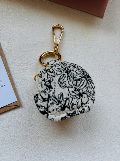 Mini Travel Jewelry Case – Elegant Portable Jewelry Box with Keychain Clip
