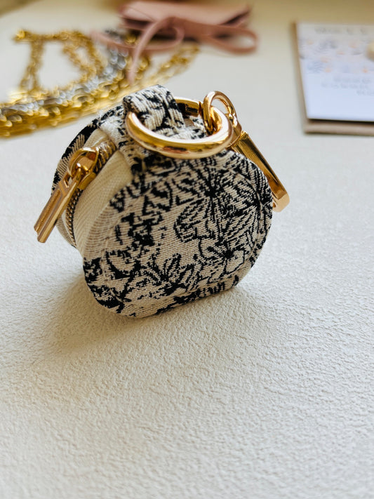 Mini Travel Jewelry Case – Elegant Portable Jewelry Box with Keychain Clip