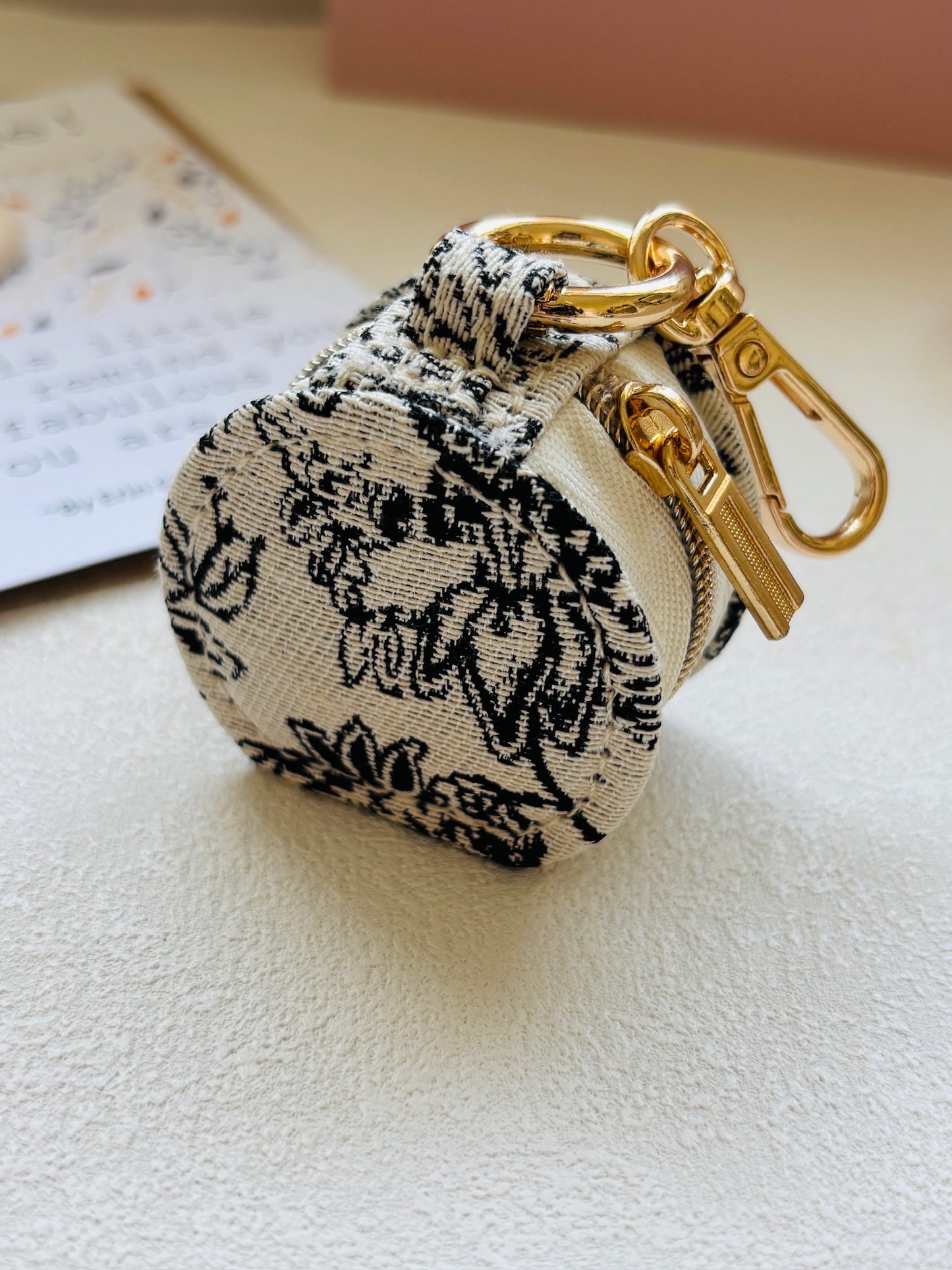Mini Travel Jewelry Case – Elegant Portable Jewelry Box with Keychain Clip