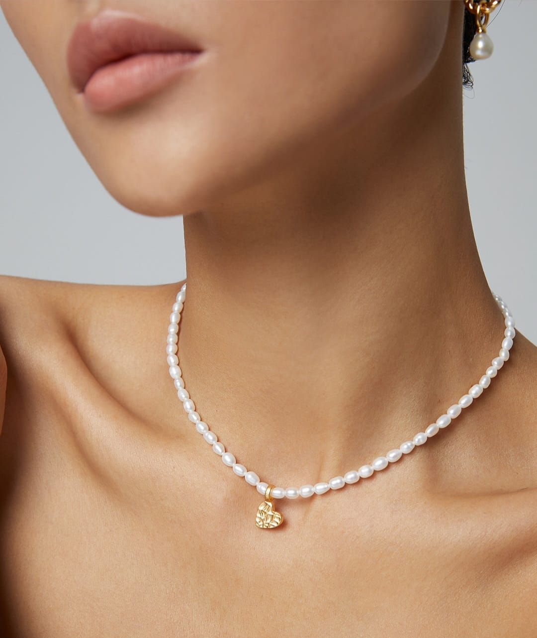 Modern Minimalist Pearl Necklace