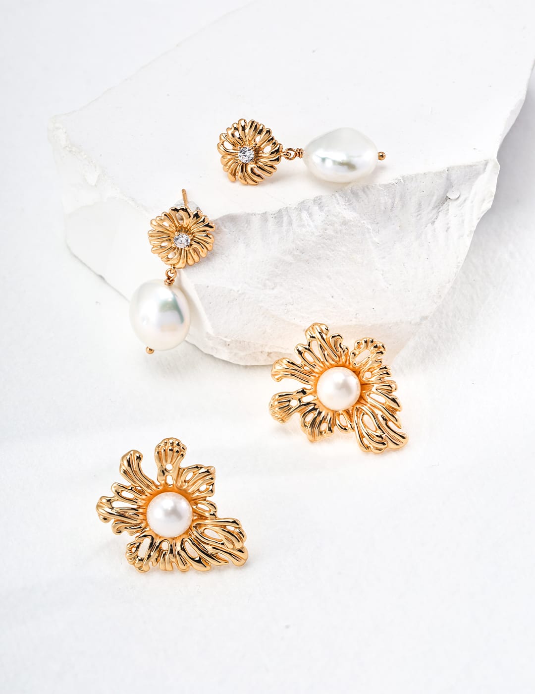 Daisy Baroque Pearl Earrings