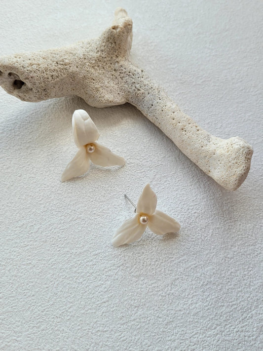 Elegant Floral Stud Earrings